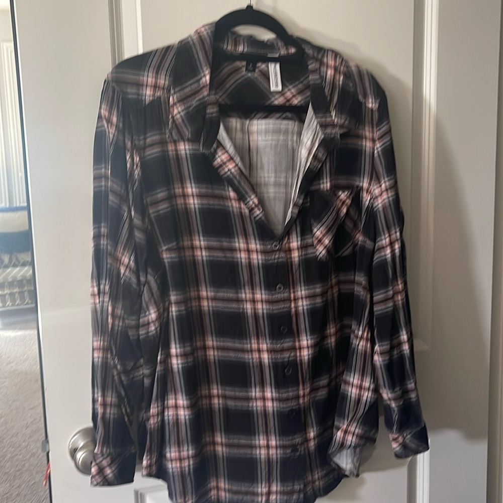 Torrid size 3 Flannel Button Down Like new black/pink print